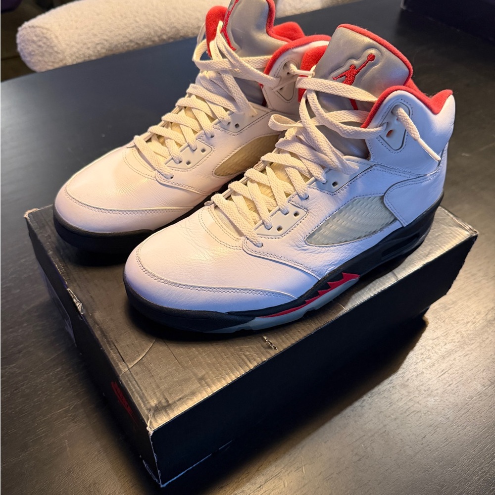 Nike Men's White and Red High-Top Sneakers